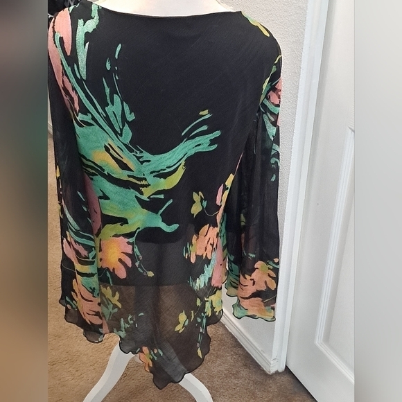 Women's Oversized Two Tiered Blouse - Picture 6 of 6